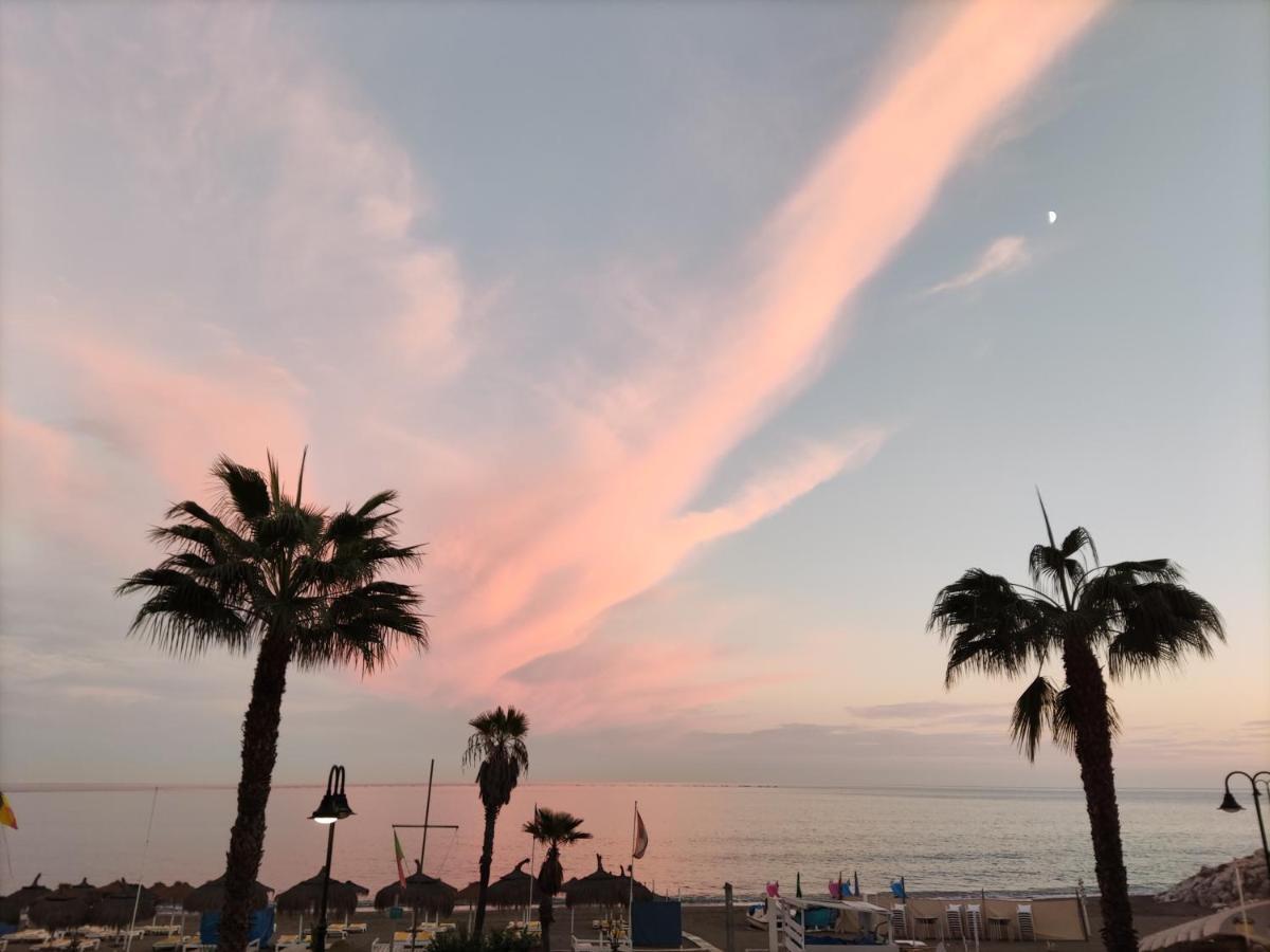 Nuevo Roca Chica, Primera Linea Playa,torremolinos Apartament